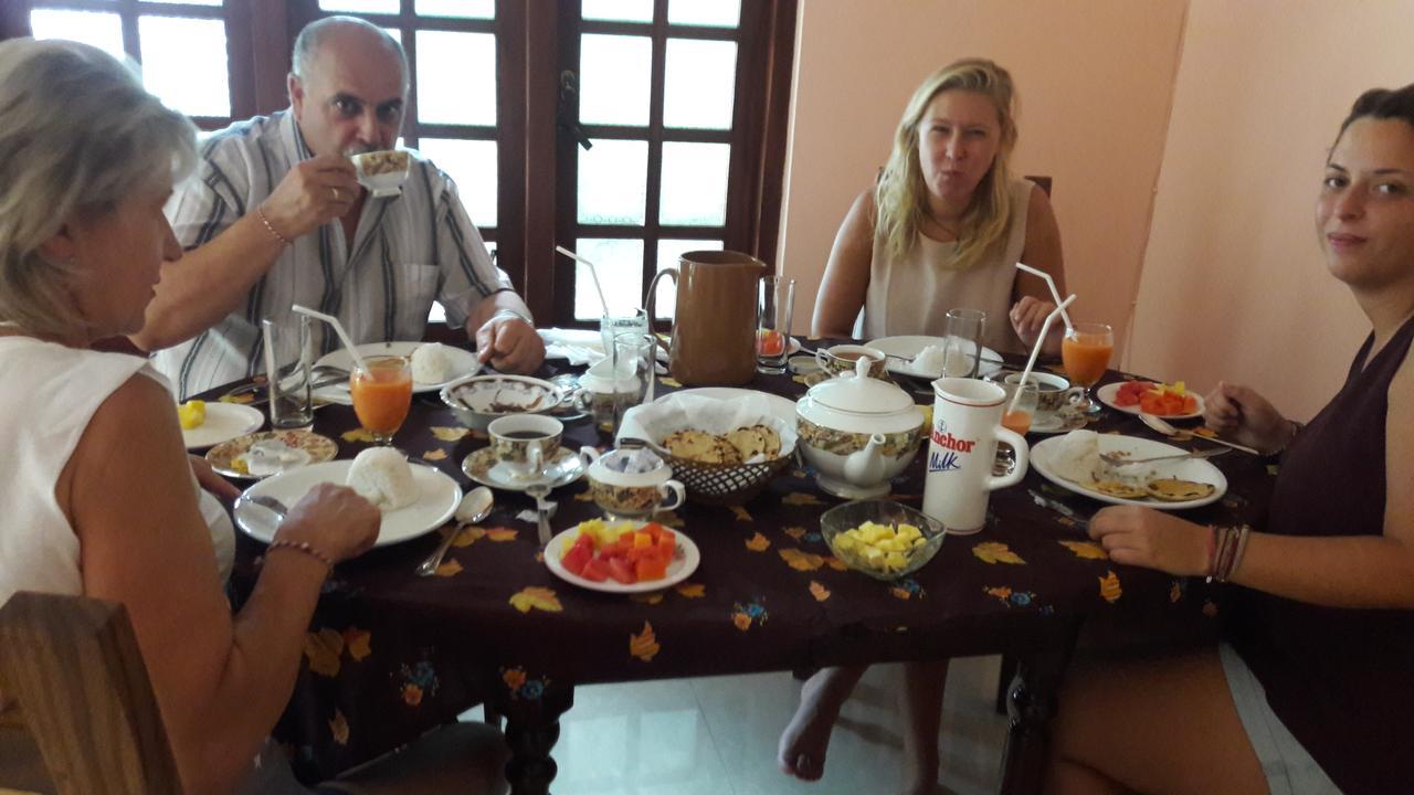 Apple Sara Home Stay Kandy Eksteriør billede